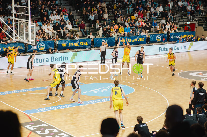 Basketball-Szene in der Sömmeringhalle