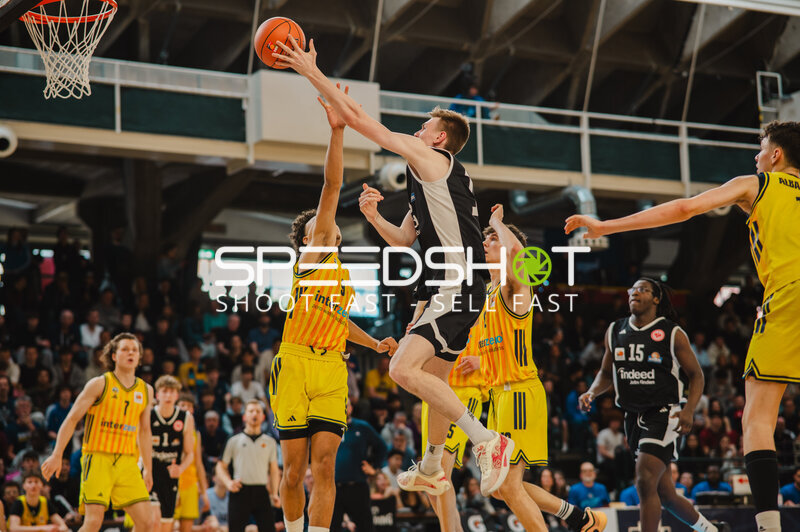 Basketballspiel in der Sömmeringhalle