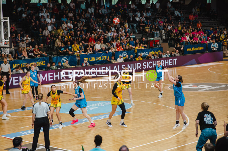 Basketballspiel in der Sömmeringhalle