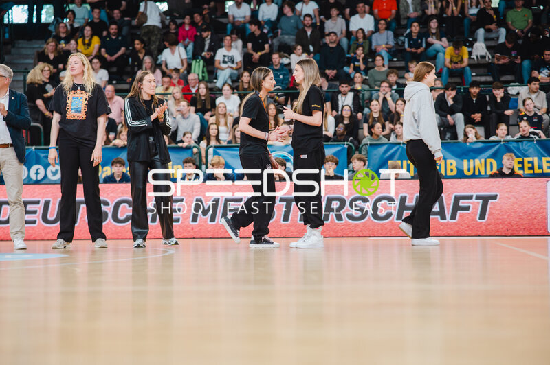 Szenen in der Sömmeringhalle beim Jugendbasketball