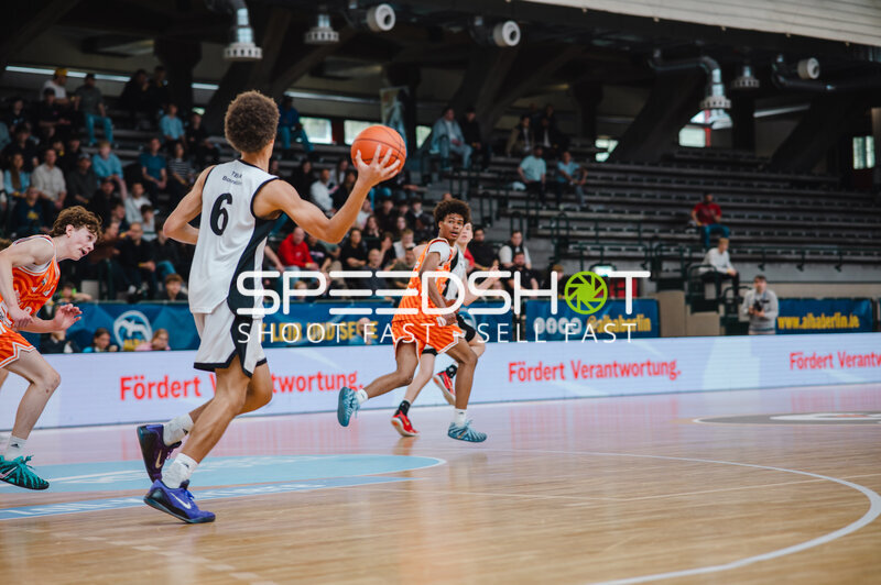 Basketballspiel in der Sömmeringhalle