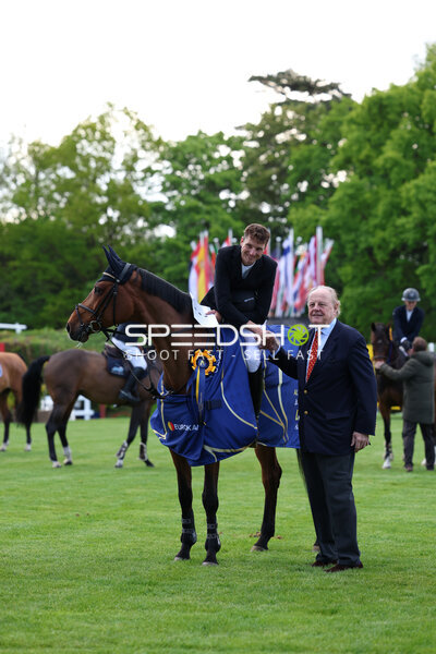 Siegerehrung beim Al Shira'aa Deutsches Spring- und Dressur-Derby in Hamburg