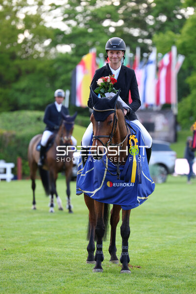 Simon Heineke triumphiert beim Deutsches Spring- und Dressur-Derby Hamburg