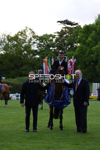 Siegerpräsentation im Deutsches Spring- und Dressur-Derby Hamburg
