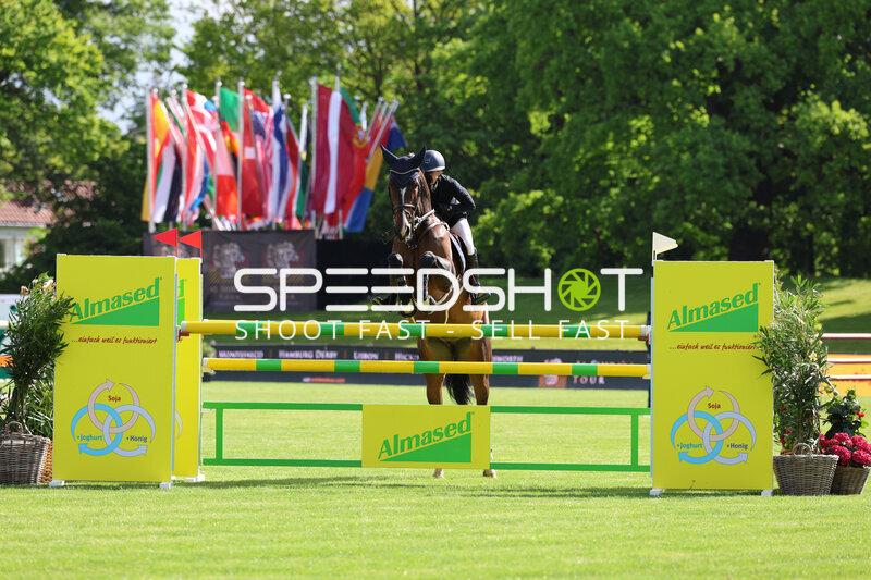 Laura Klaphake beim Deutsches Spring- und Dressur-Derby in Hamburg