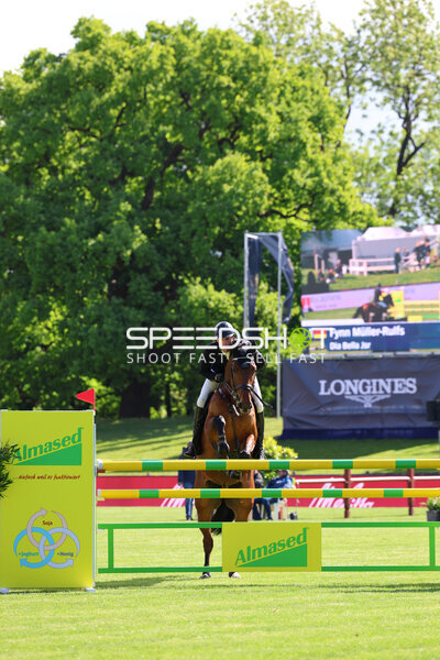 Fynn Müller-Rulfs springt beim Deutsches Derby in Hamburg