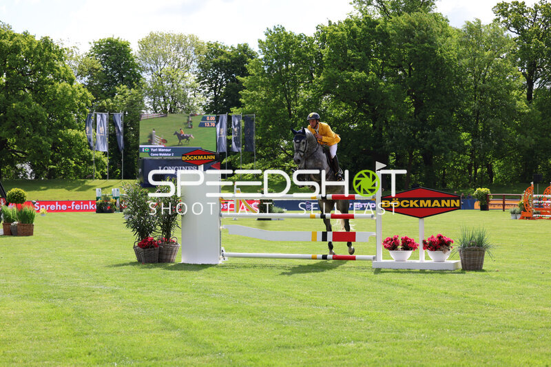 Yuri Mansur springt beim Al Shira'aa Deutsches Derby in Hamburg