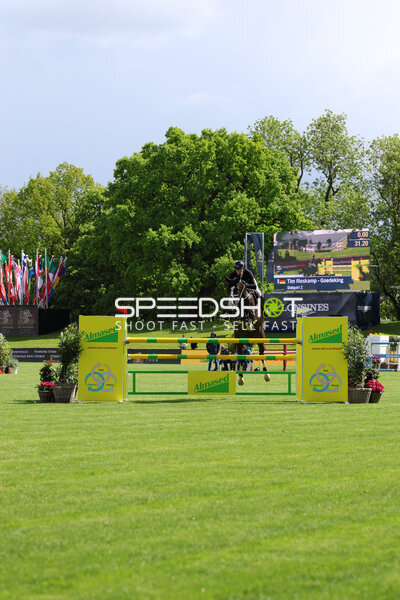 Tim Rieskamp-Goedeking beim Springreiten im Derbypark Klein Flottbek