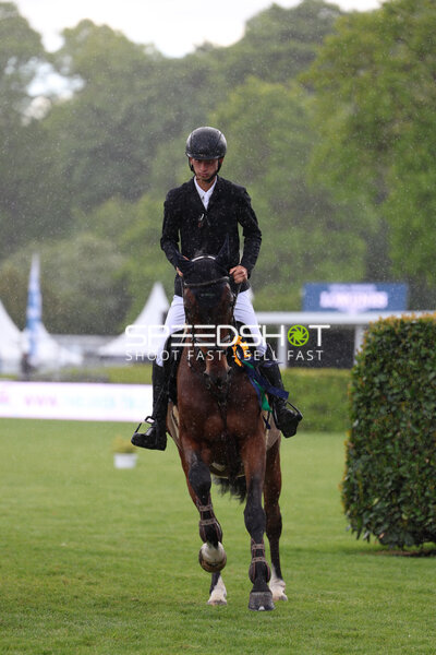 Reiter im Regen im Derbypark Klein Flottbek