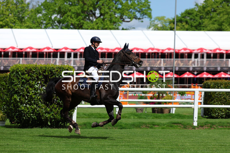 Reiter mit Pferd im Derbypark