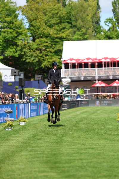 Reiter im Galopp im Derbypark Klein Flottbek