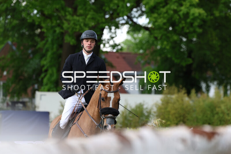 Reiter auf Pferd im Derbypark Klein Flottbek