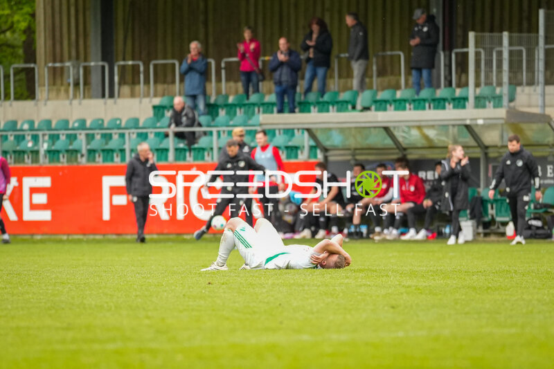 Verletzter Spieler am A-Platz