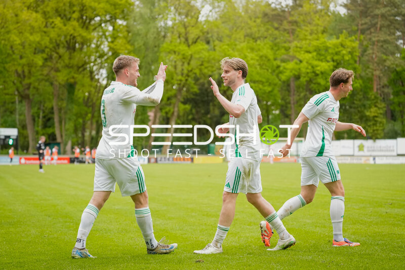 Spieler feiern am A-Platz
