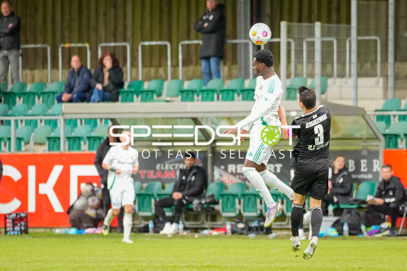 Kopfball-Duell am A-Platz