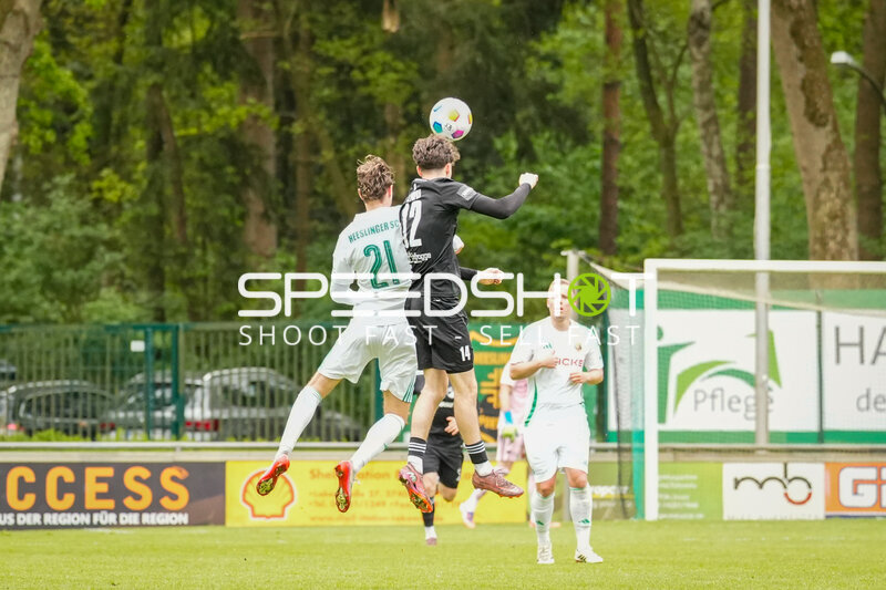 Kopfball-Duell am A-Platz