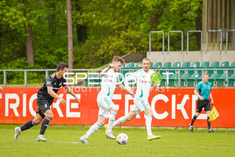 Kampf um Ballbesitz am A-Platz
