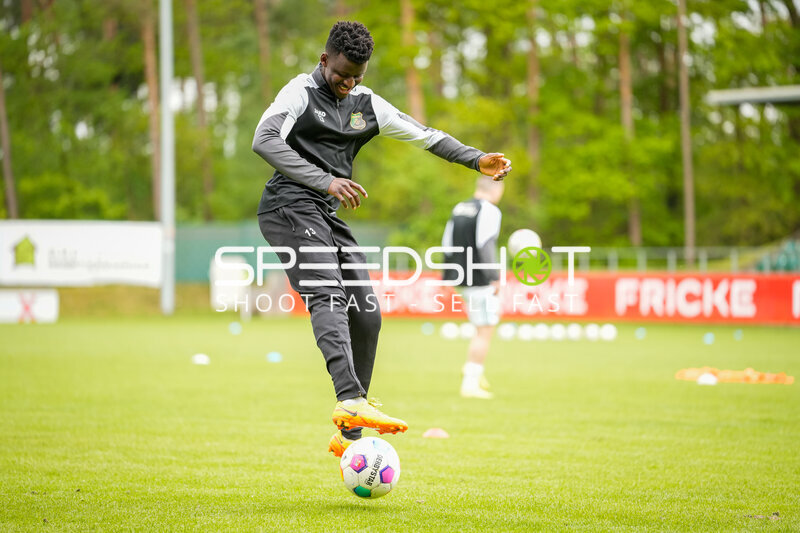 Training auf A-Platz Heeslingen