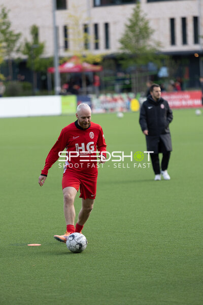 Spieler mit Ball am Fuß