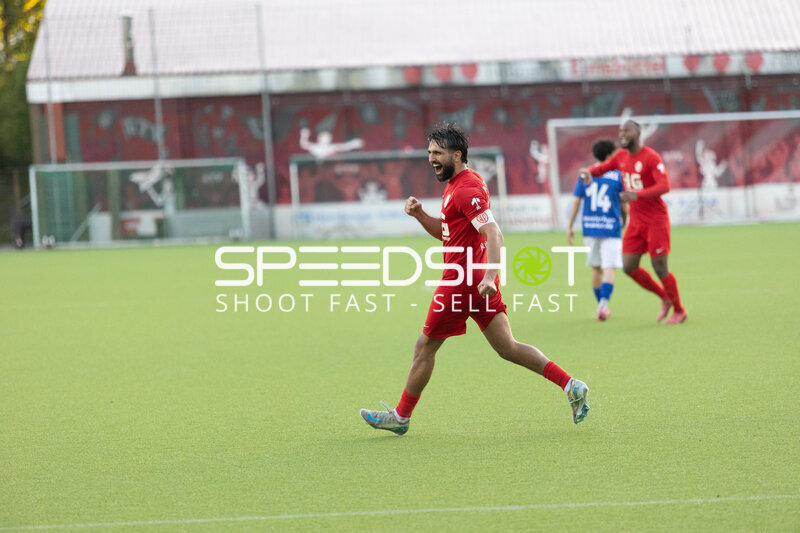 Spieler jubeln im Sportzentrum