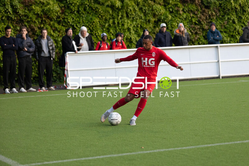 Spieler mit Ball am Fuß