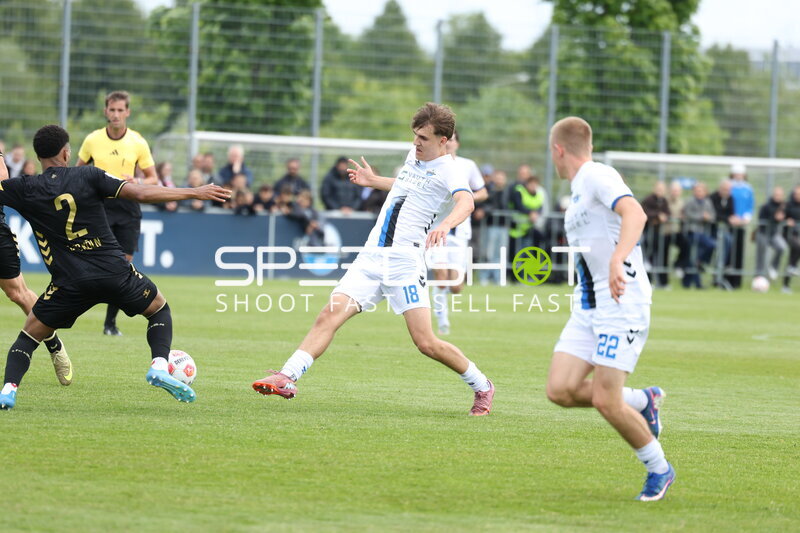 Zweikampf um den Ball