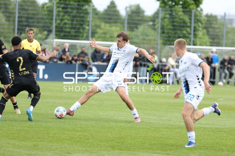 Zweikampf um den Ball