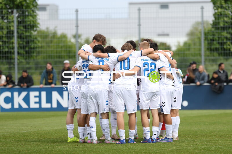 Teamkreis vor Spiel