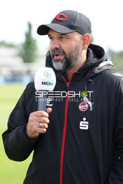 Trainerinterview am Spielfeldrand