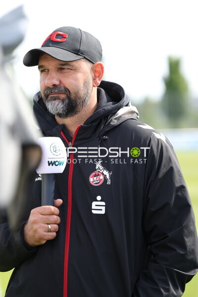 Trainerinterview am Spielfeldrand