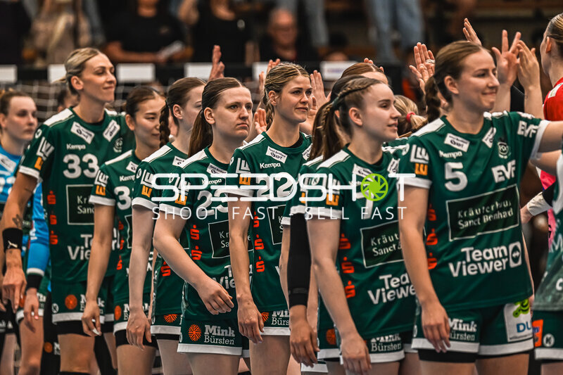 Szene mit Luisa Schulze (33; Frisch auf Göppingen Frauen) und Teamkollegen