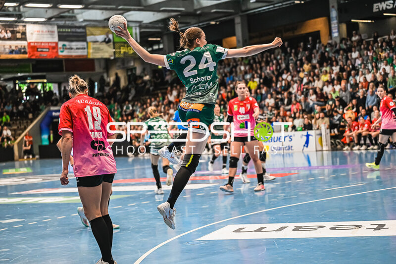 Szene mit Luisa Scherer (24; Frisch auf Göppingen Frauen) und Lea Gruber (19; SV Halle-Neustadt)