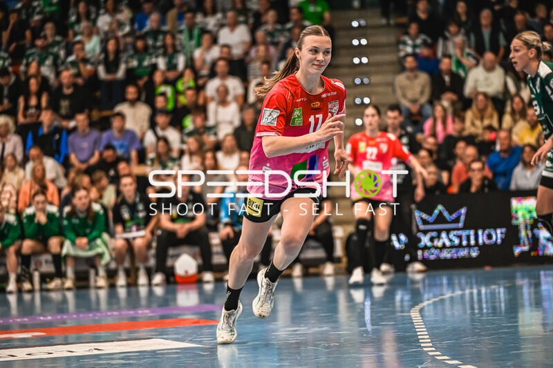 Szene mit Emma Hertha (17; SV Halle-Neustadt) und 19; Frisch auf Göppingen Frauen