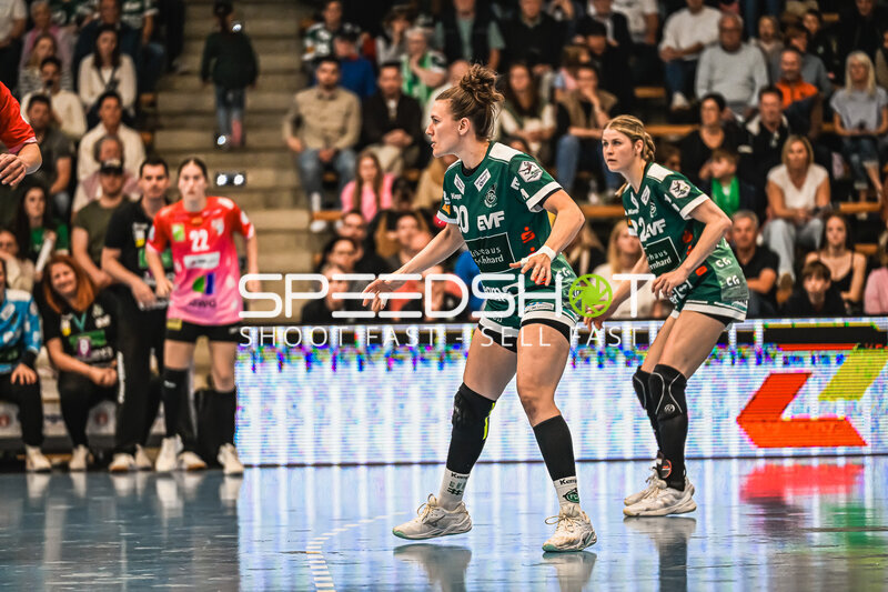Szene mit Louisa De Bellis (20; Frisch auf Göppingen Frauen) und Luisa Scherer (24; Frisch auf Göppingen Frauen)