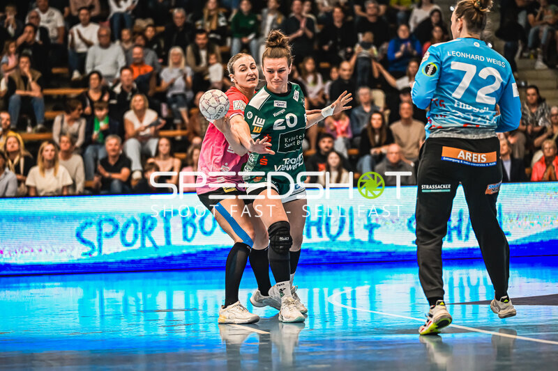 Szene mit Louisa De Bellis (20; Frisch auf Göppingen Frauen) und Lynn Molenaar (7; SV Halle-Neustadt)