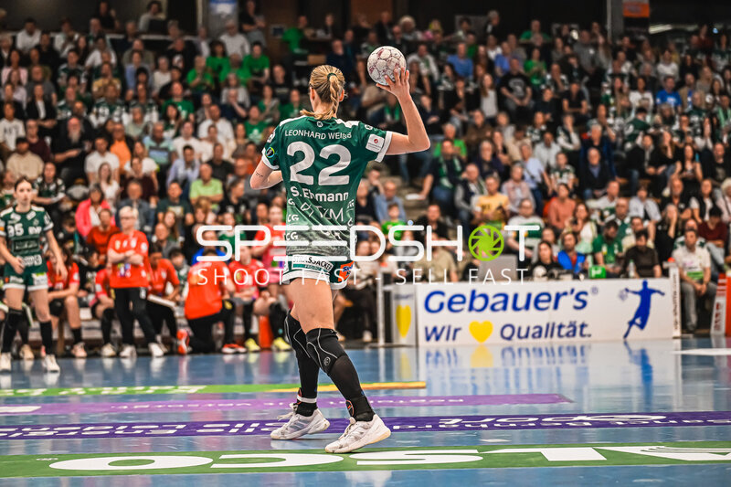Szene mit Sina Ehmann (22; Frisch auf Göppingen Frauen)