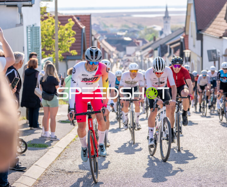 Radfahrer in Mörbisch am Anstieg