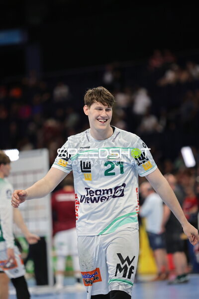 Sascha Brodbeck (#21; Frisch Auf Göppingen) lächelnd in der Barclays Arena