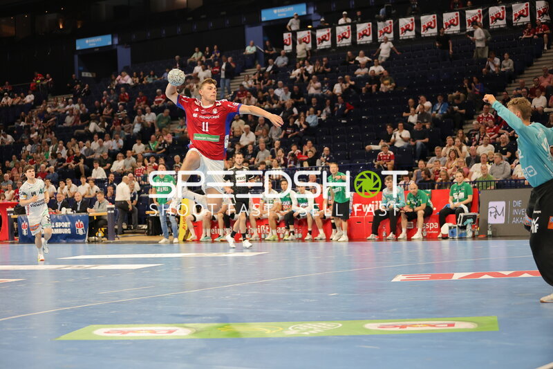 Maximilian Botta (#11; HSV Hamburg) im Sprungwurf