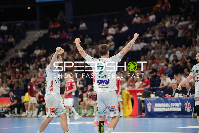 Victor Klöve (#7; Frisch Auf Göppingen) jubelt nach Spielende