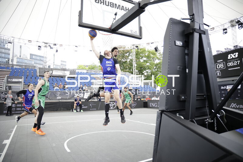 Dunk von 35; Unbekannt gegen Verteidigung