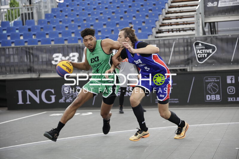 Kostja Mushidi Kostja Mushidi (11; Aachen GER) mit Ball