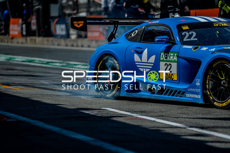 Mercedes-AMG GT3 #22 von Lucas Auer (Mercedes-AMG Team Landgraf) in der Boxengasse