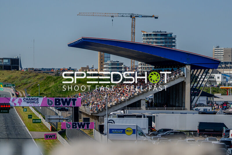 Tribüne und Fahrerlager am Circuit Zandvoort während DTM-Event