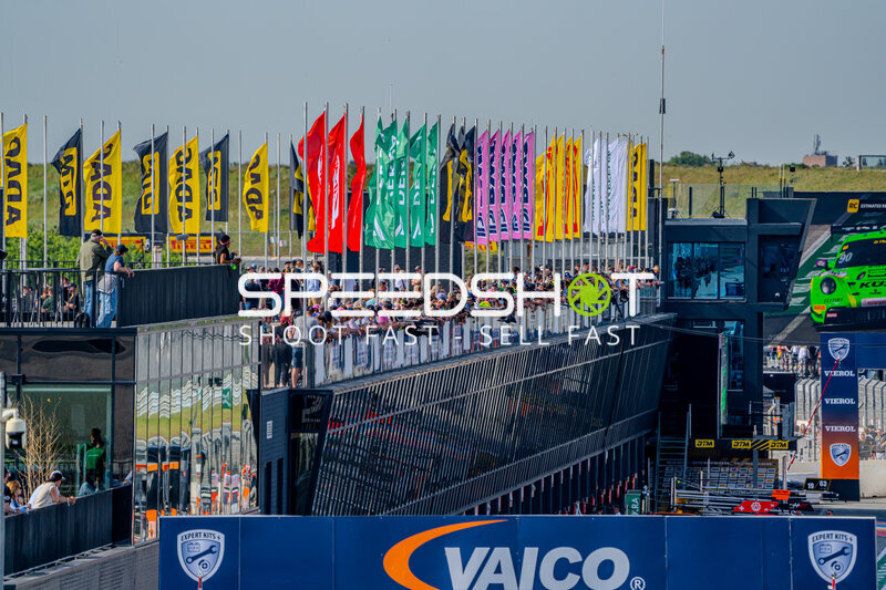 Fahrerlager und Tribüne am Circuit Zandvoort während DTM 2026