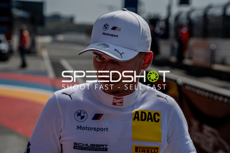 Sandro Holzem (Schubert Motorsport) im Fahrerlager am Circuit Park Zandvoort