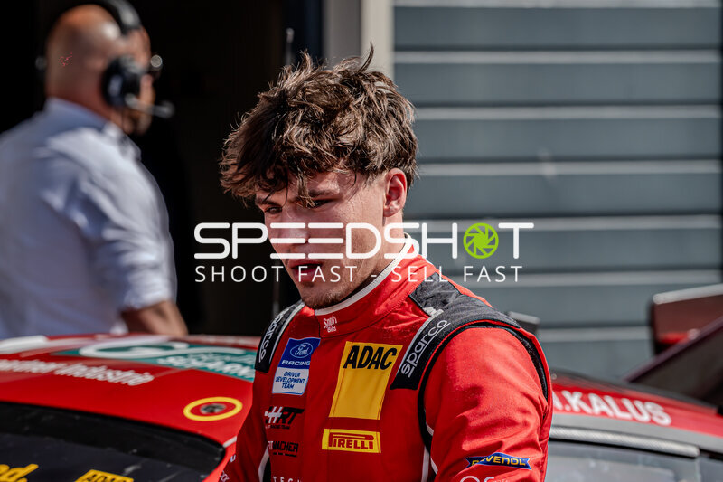 Kiano Blum (#2, Ford Mustang GT3 Evo, Haupt Racing Team) im Fahrerlager