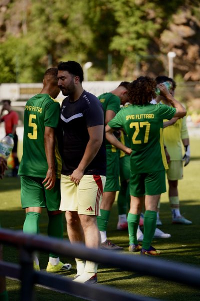 SpVg Flittard Spieler in Spielpause am Seitenrand
