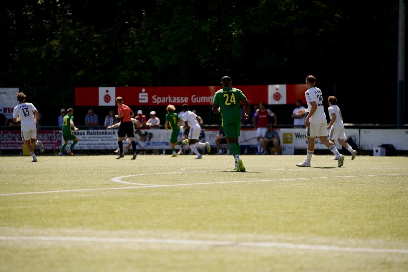 Rostand Ndoumi-Kemadjou (#24; SpV Flittard) im Spielgeschehen gegen FV Wiehl
