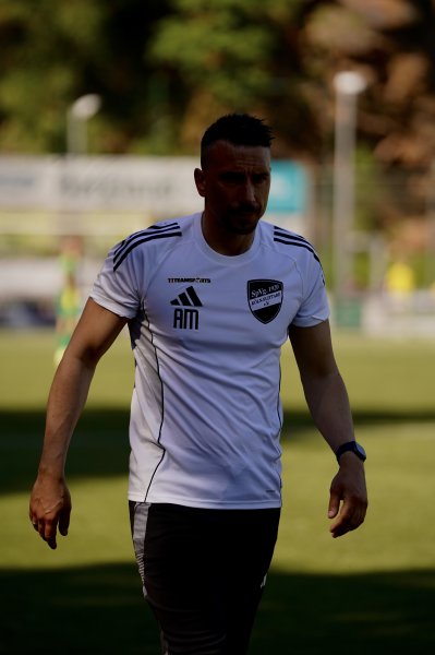 Trainer/Offizieller von SpV Flittard auf dem Spielfeld